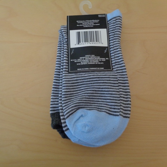 Kitty Cats Striped Crew Socks 2 Pairs Set Gray, Blue, Pink & White Women’s NEW - Picture 2 of 3